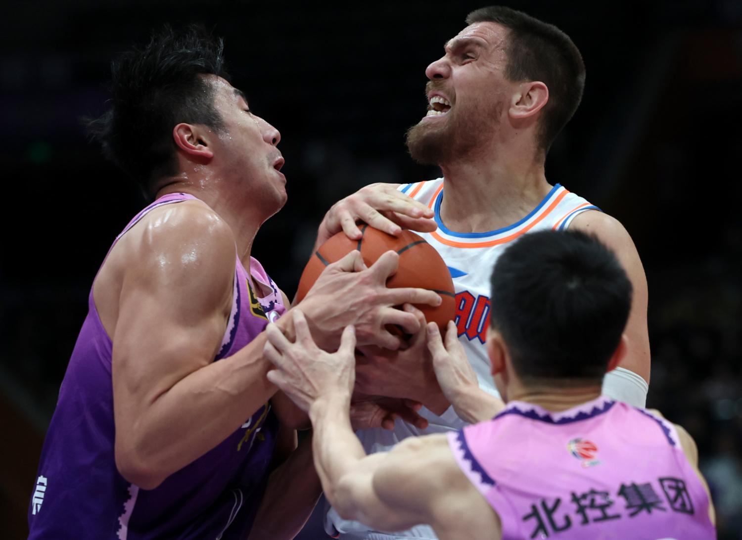 C7娱乐入口-外援单场砍下+，帮助球队反超对手获胜