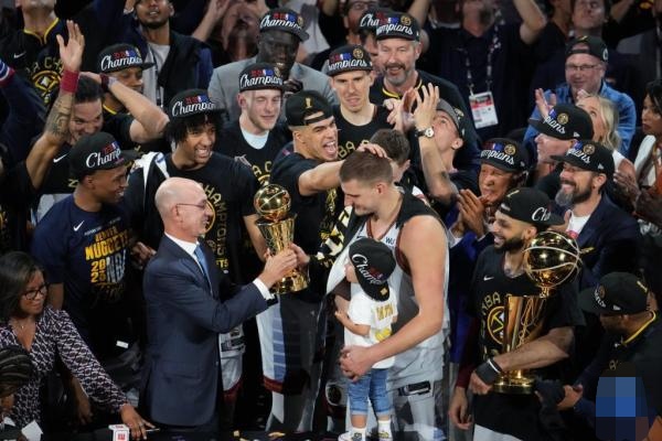 C7娱乐下载-掘金球员受邀参加当地慈善活动表达感谢的简单介绍