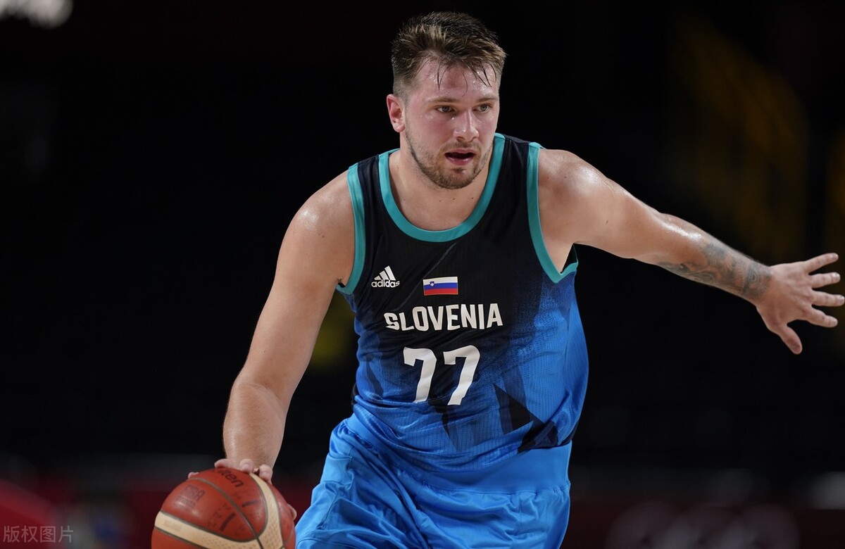 c7-包含斯洛文尼亚大胜，小组榜首稳步领先的词条