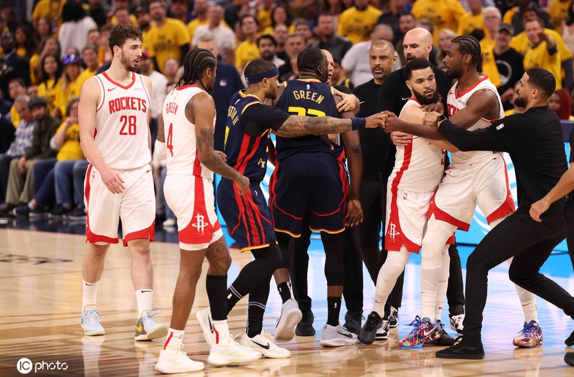 勇士和马刺搏杀,付出全力夺取胜利瞩目误付成最初(哈登大勇士审判之投全场回放)
