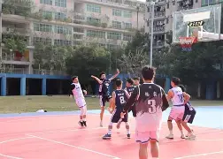 球场上的每一个瞬间都充满了激情与期待英语 球场上的每一个瞬间都充满了激情与期待英语